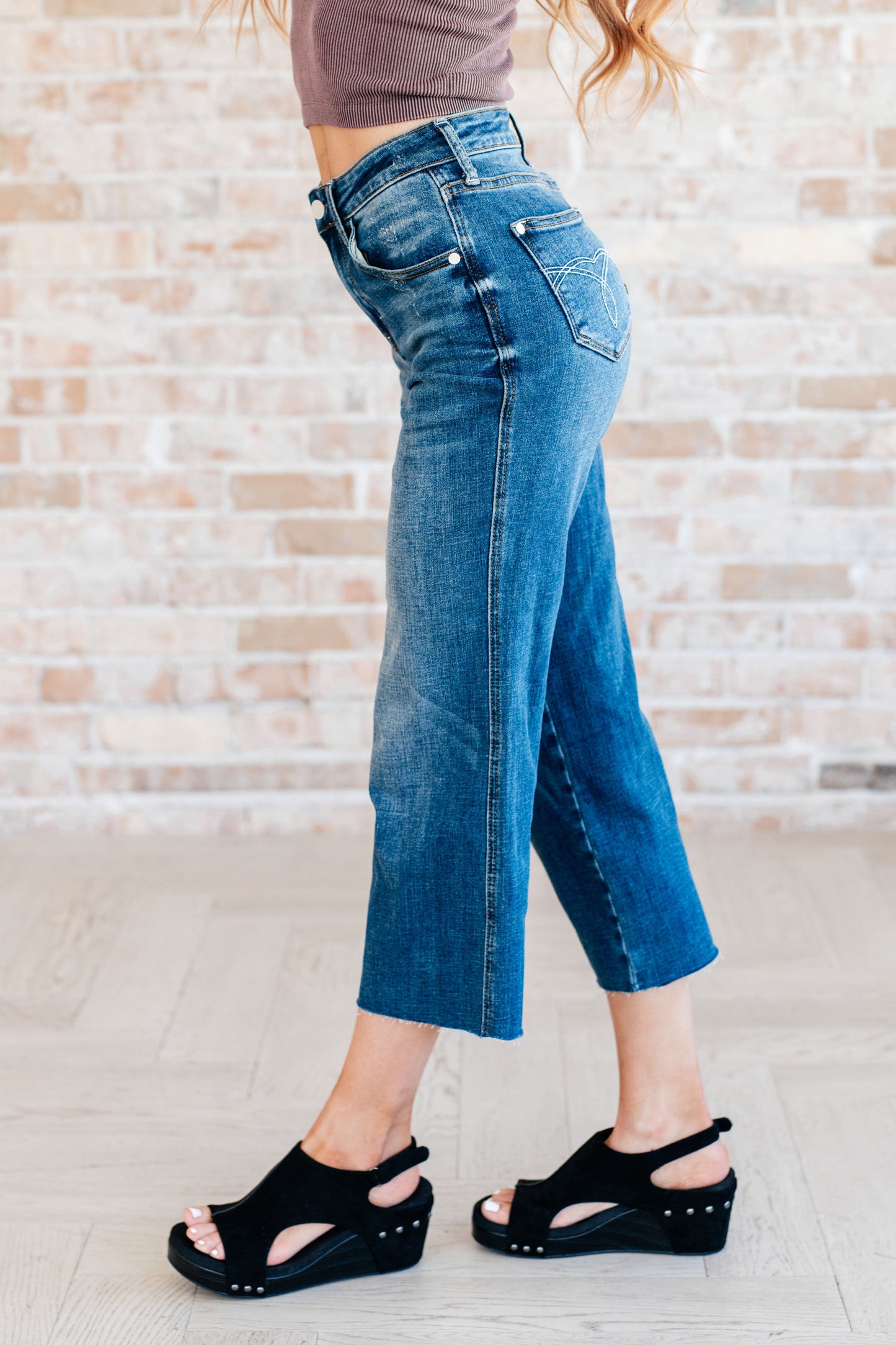 Hayes High Rise Wide Leg Crop Jeans - FamFancy Boutique