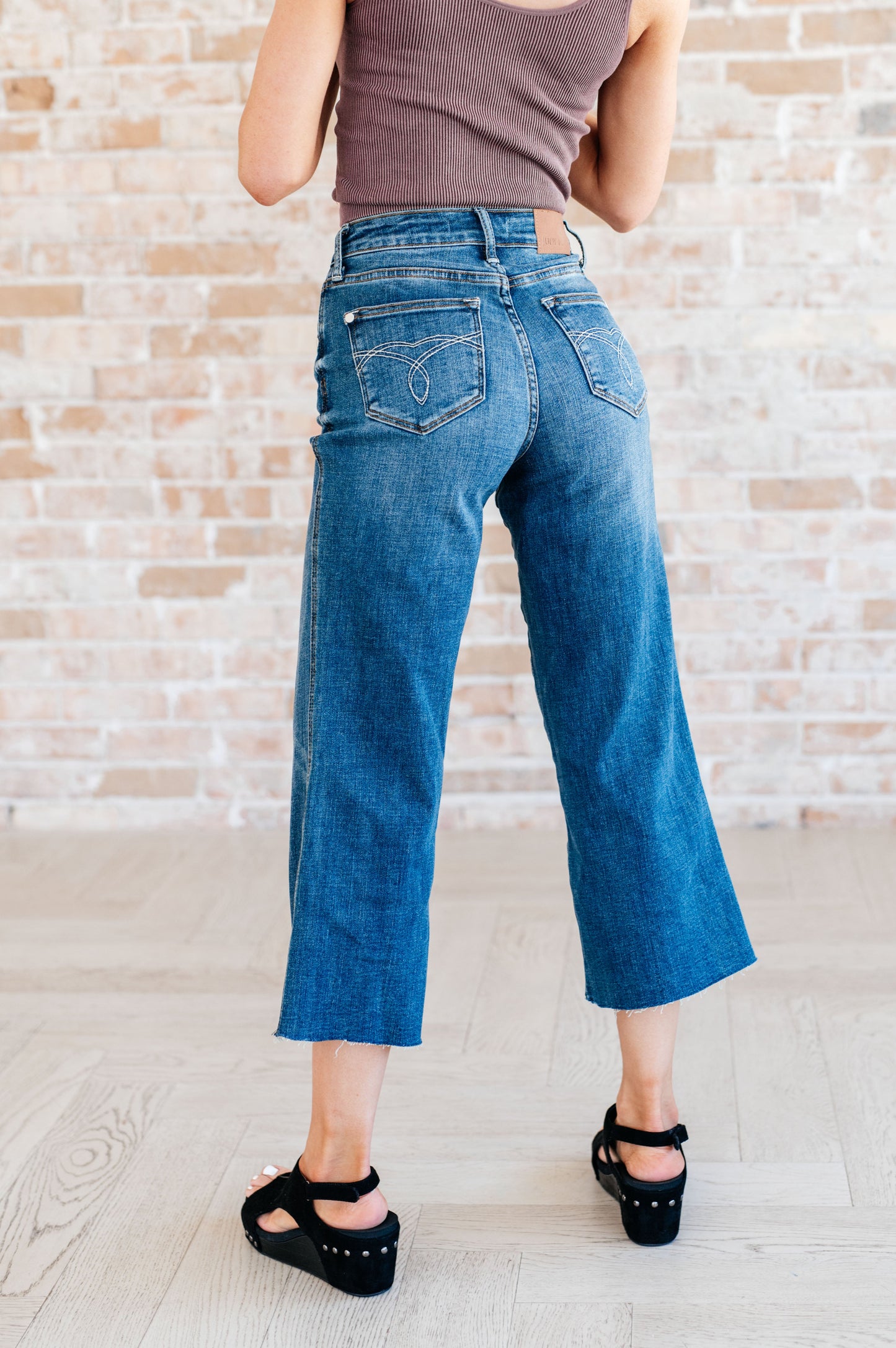 Hayes High Rise Wide Leg Crop Jeans - FamFancy Boutique