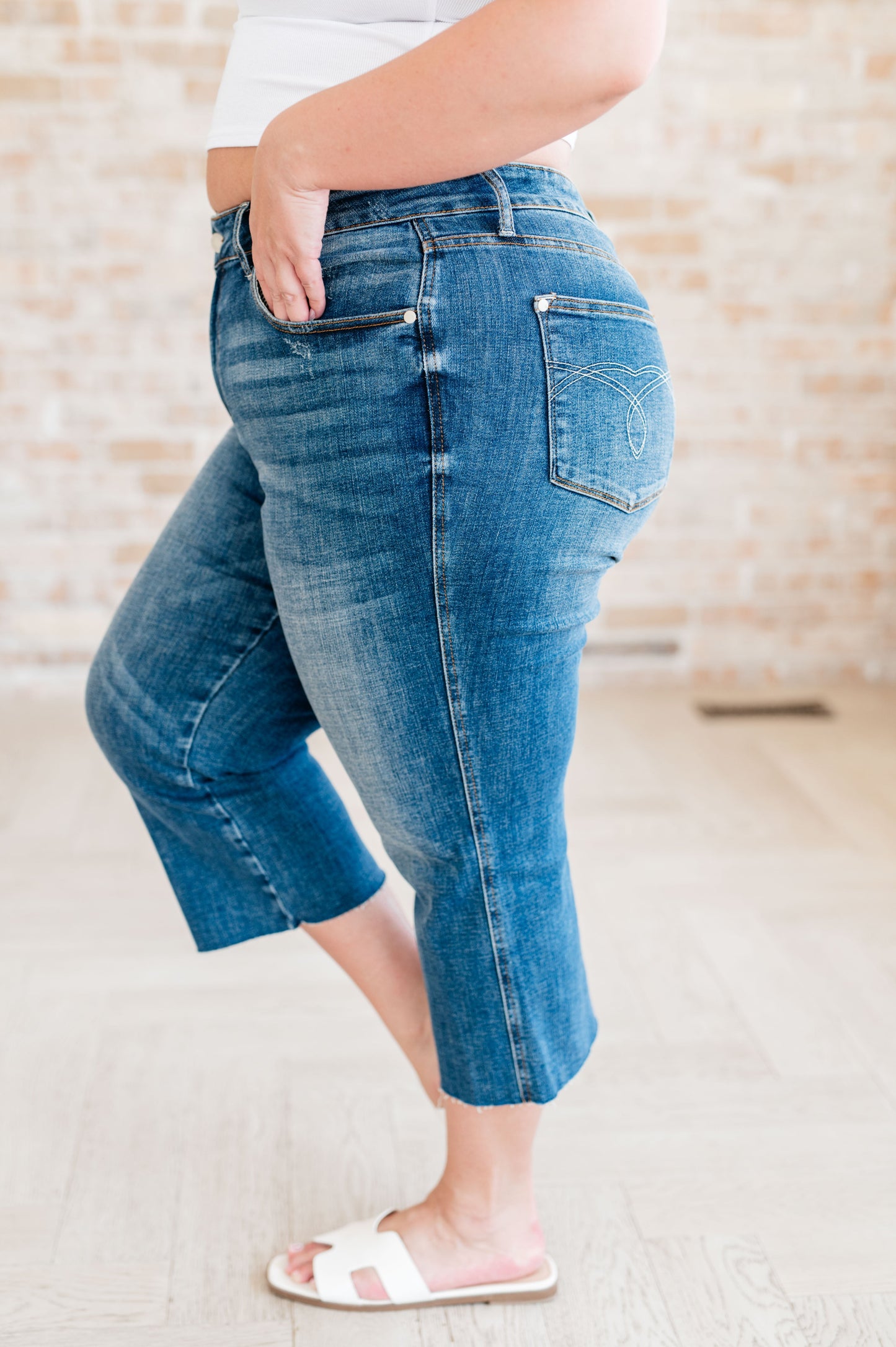 Hayes High Rise Wide Leg Crop Jeans - FamFancy Boutique