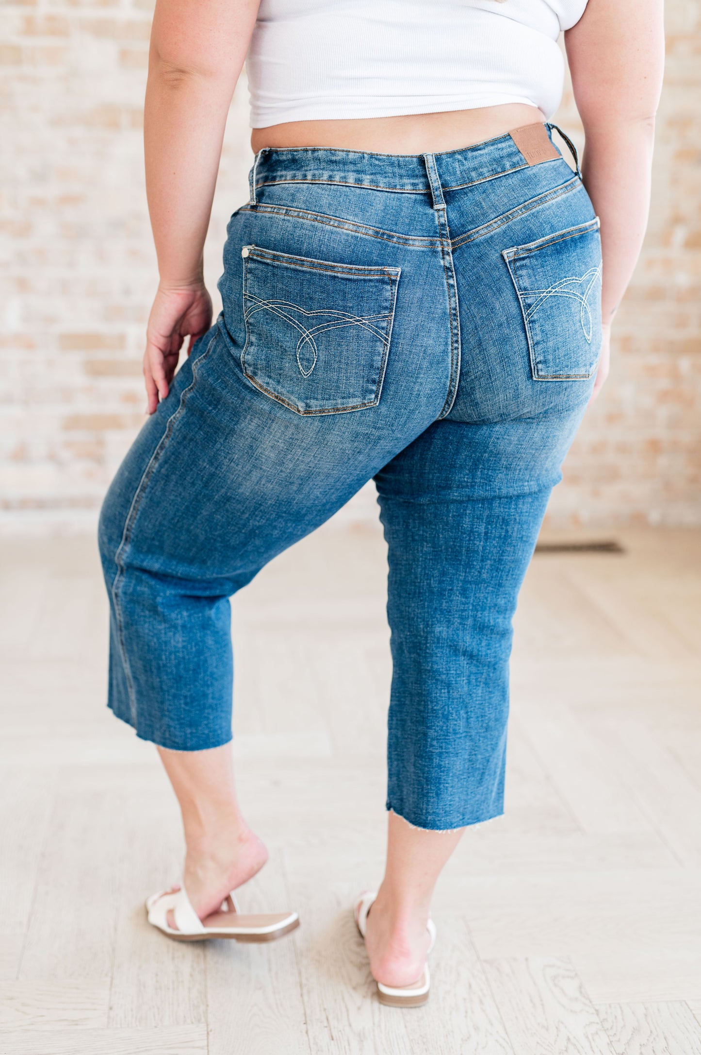 Hayes High Rise Wide Leg Crop Jeans - FamFancy Boutique