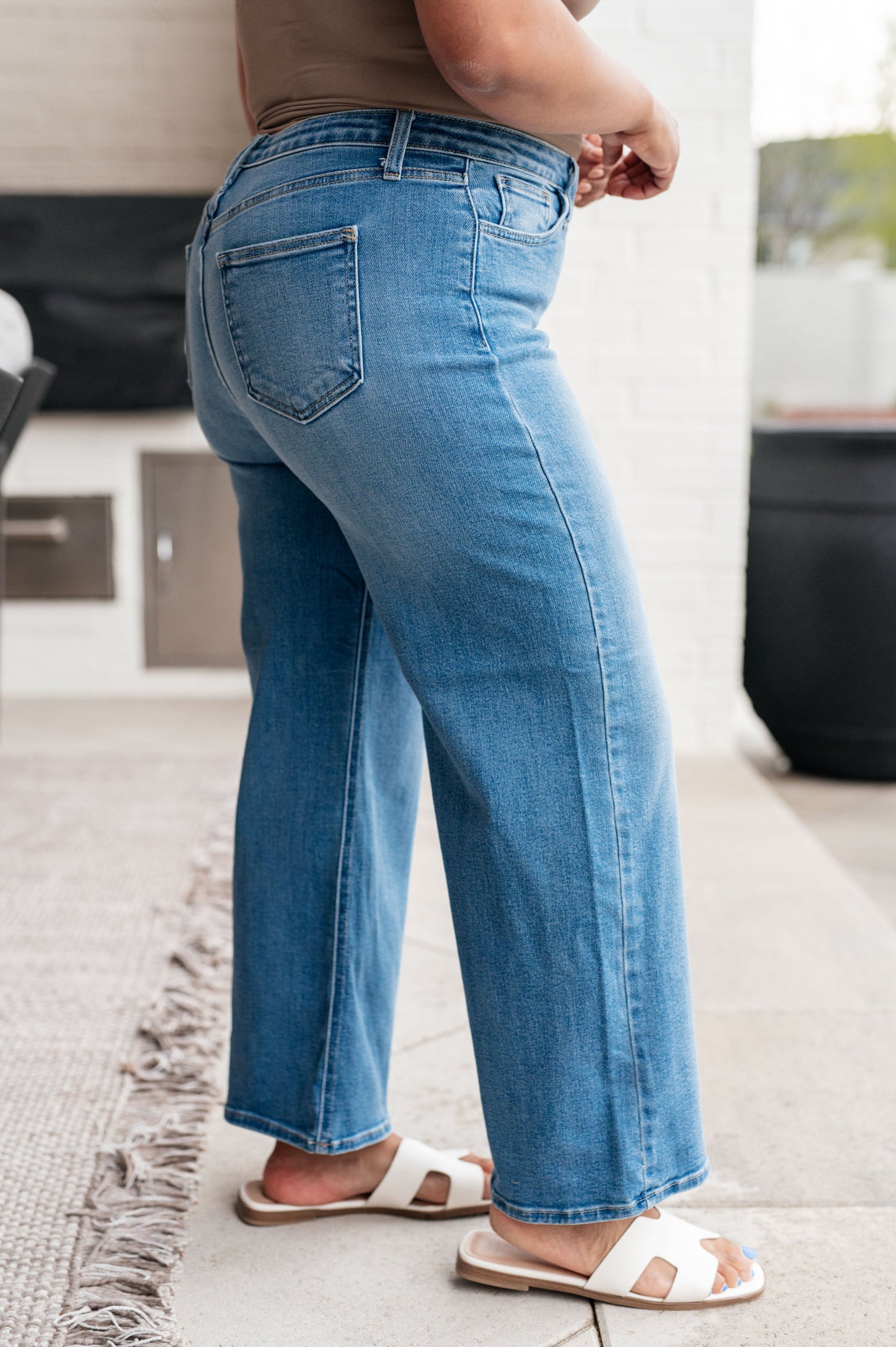 Hayes High Rise Wide Leg Crop Jeans - FamFancy Boutique