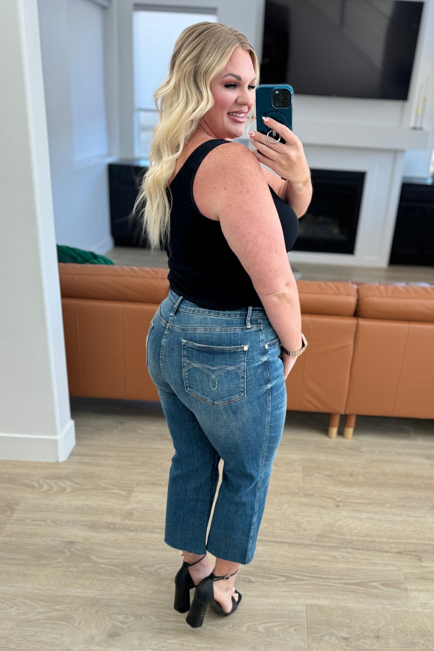 Hayes High Rise Wide Leg Crop Jeans - FamFancy Boutique