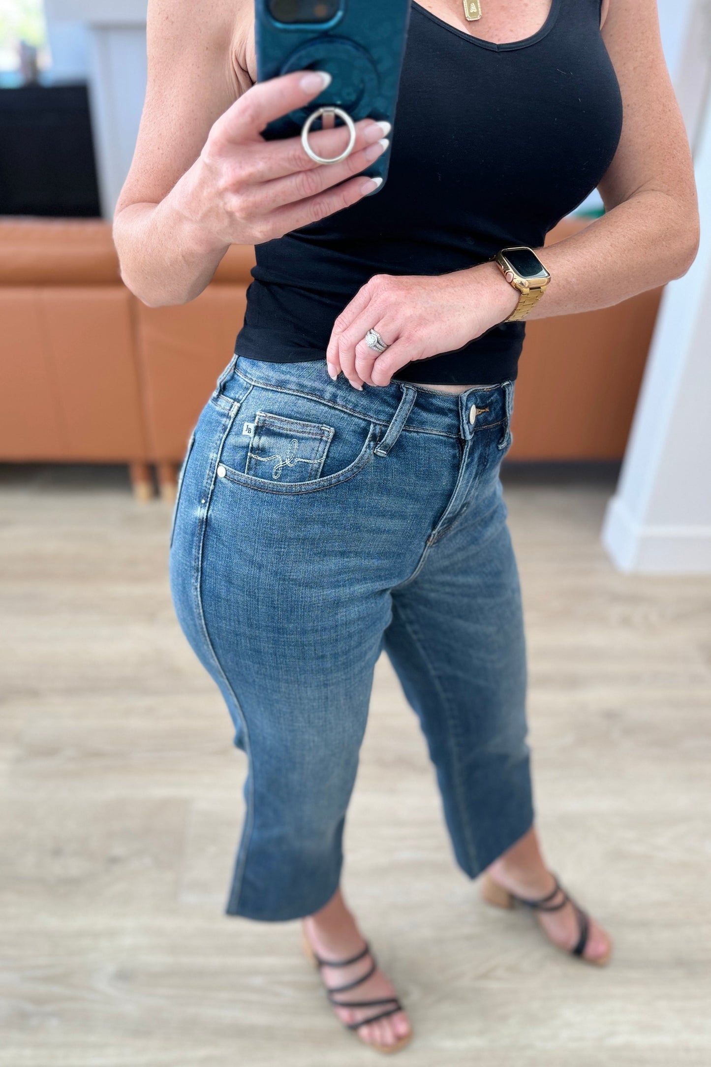 Hayes High Rise Wide Leg Crop Jeans - FamFancy Boutique