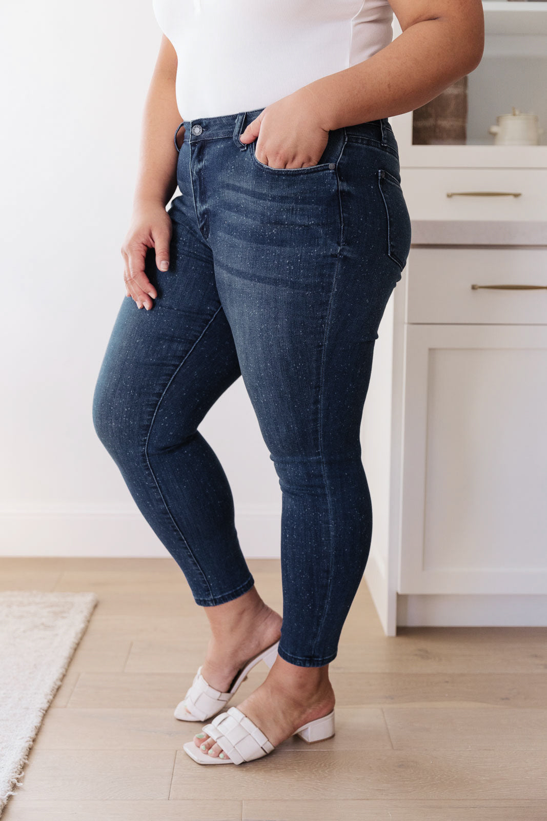 Mid-Rise Relaxed Fit Mineral Wash Jeans - FamFancy Boutique