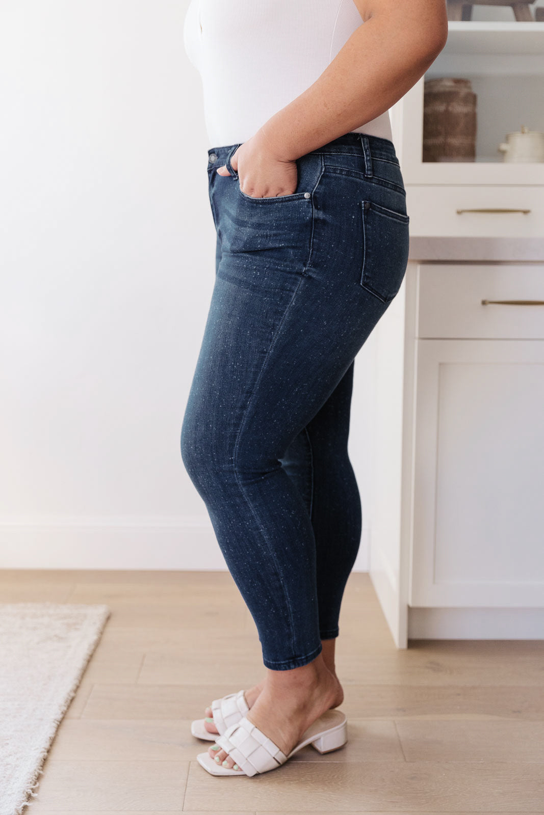 Mid-Rise Relaxed Fit Mineral Wash Jeans - FamFancy Boutique