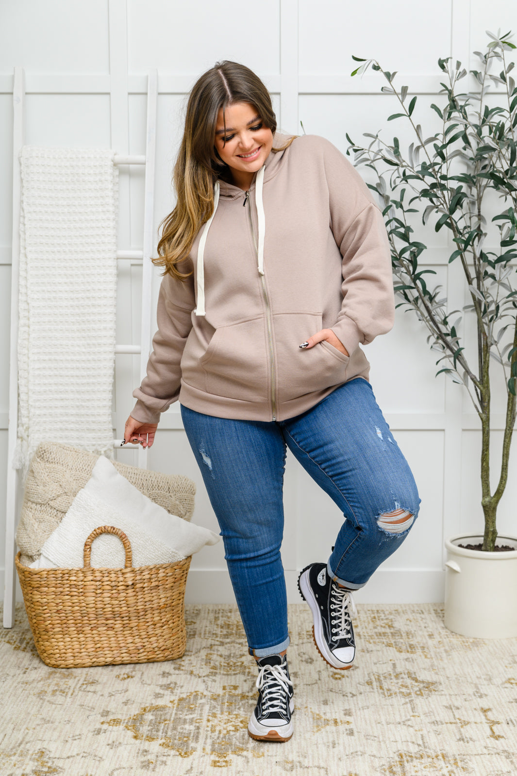 Nikki Mid-Rise Destroyed Boyfriend Jeggings - FamFancy Boutique