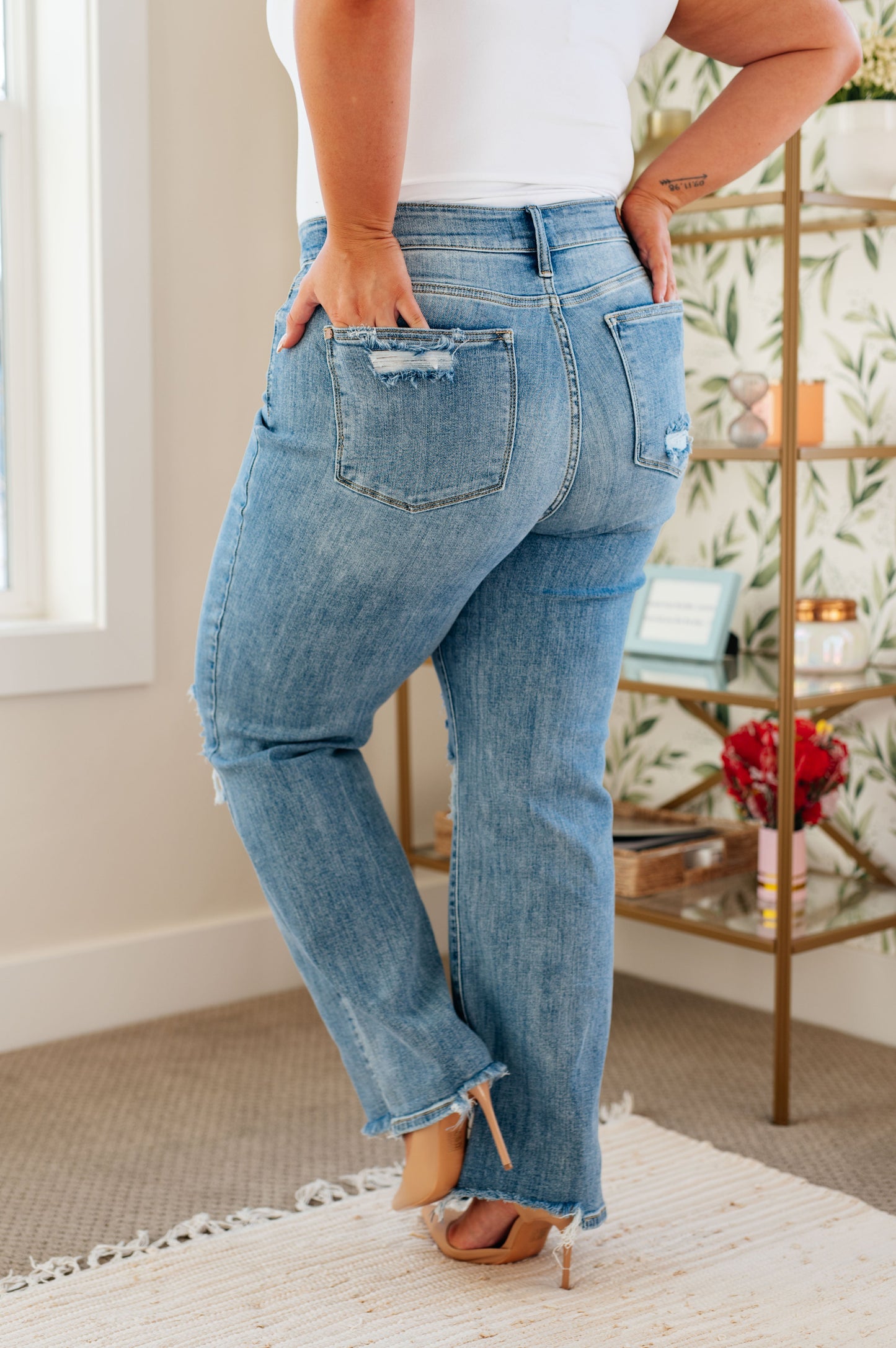 Rose High Rise 90's Straight Jeans in Light Wash - FamFancy Boutique