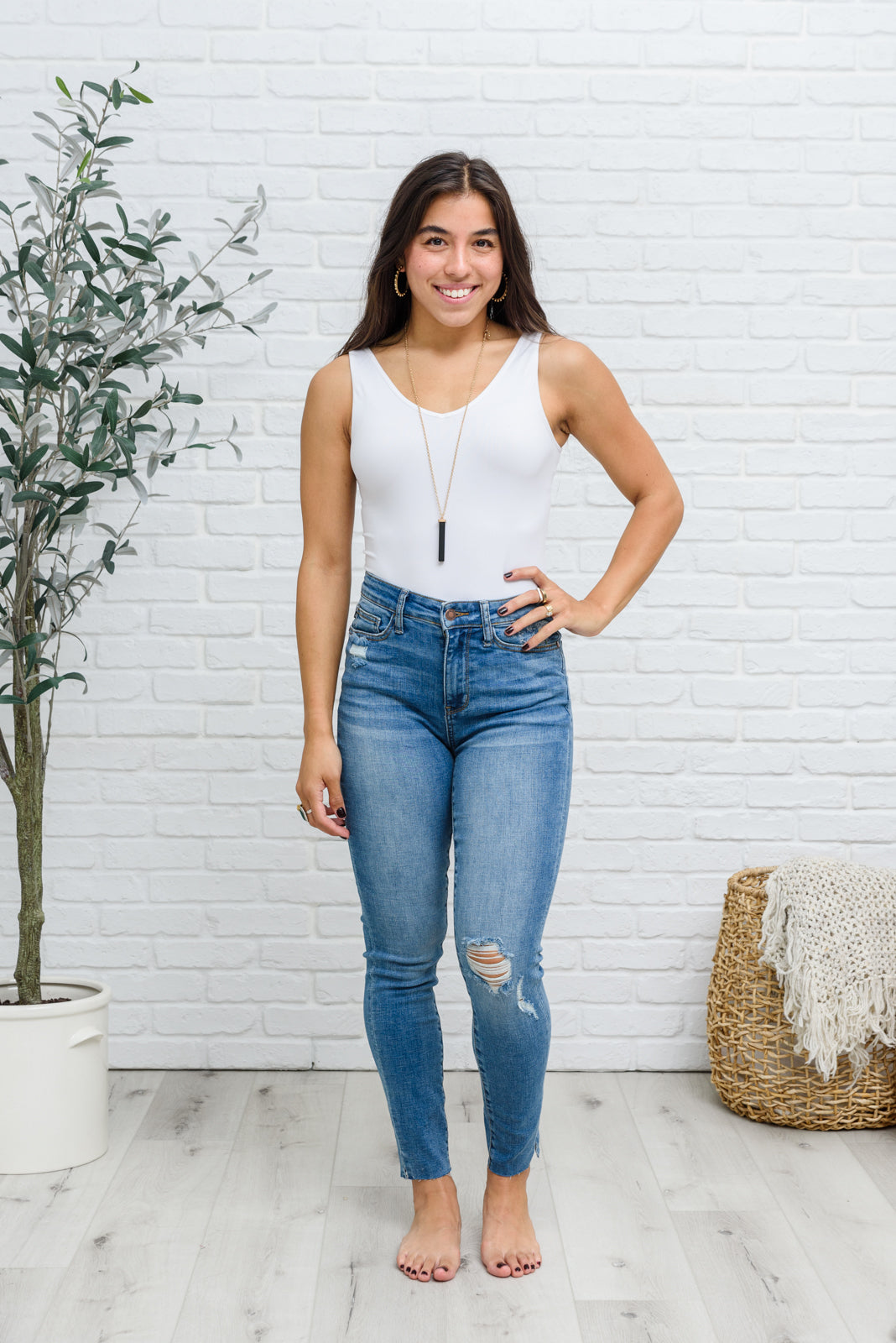 Hi-waisted Dandelion Embroidery Skinny - FamFancy Boutique