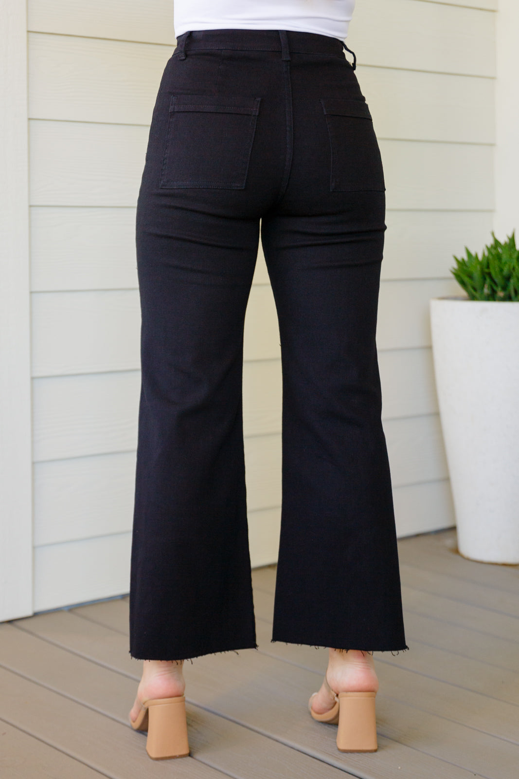 August High Rise Wide Leg Crop Jeans in Black - FamFancy Boutique