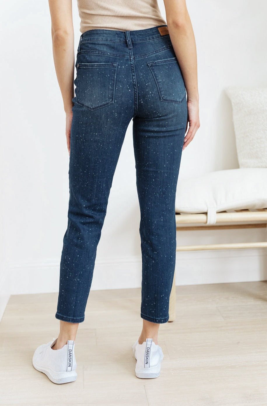 Mid-Rise Relaxed Fit Mineral Wash Jeans - FamFancy Boutique