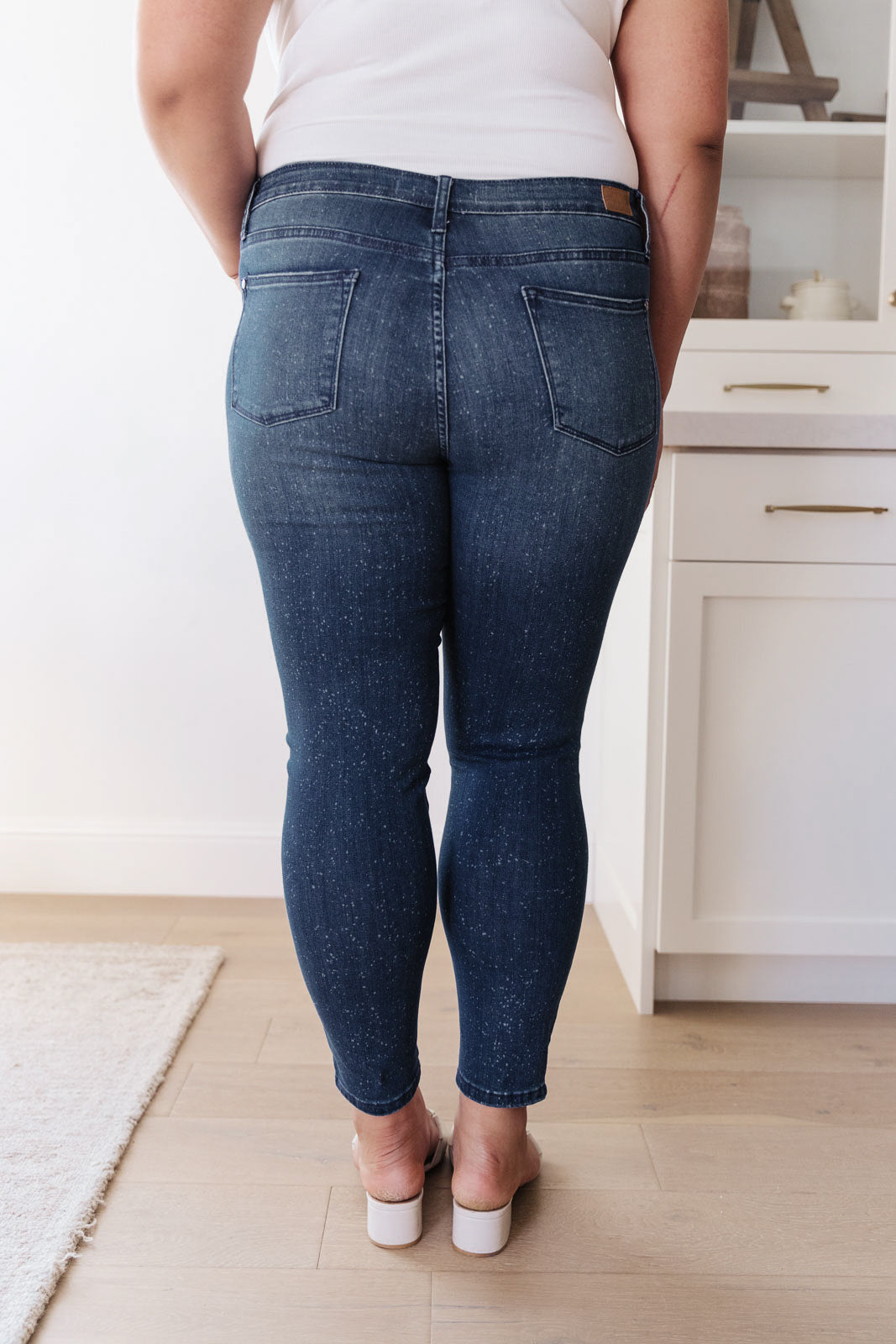 Mid-Rise Relaxed Fit Mineral Wash Jeans - FamFancy Boutique