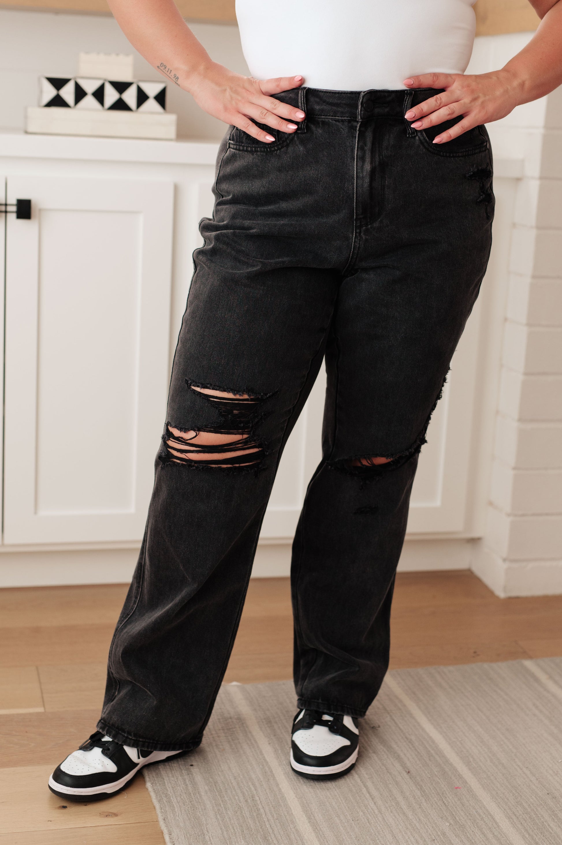 Susannah High Rise Rigid Magic 90's Distressed Straight Jeans in Black - FamFancy Boutique